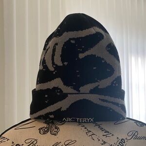 Arc'teryx Black & Gray Abstract Knit Beanie